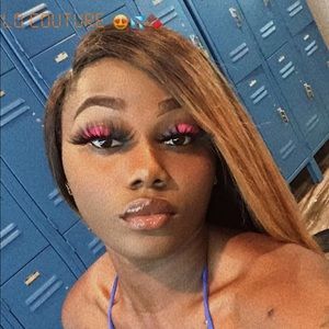 Meet your Posher, Carlossia